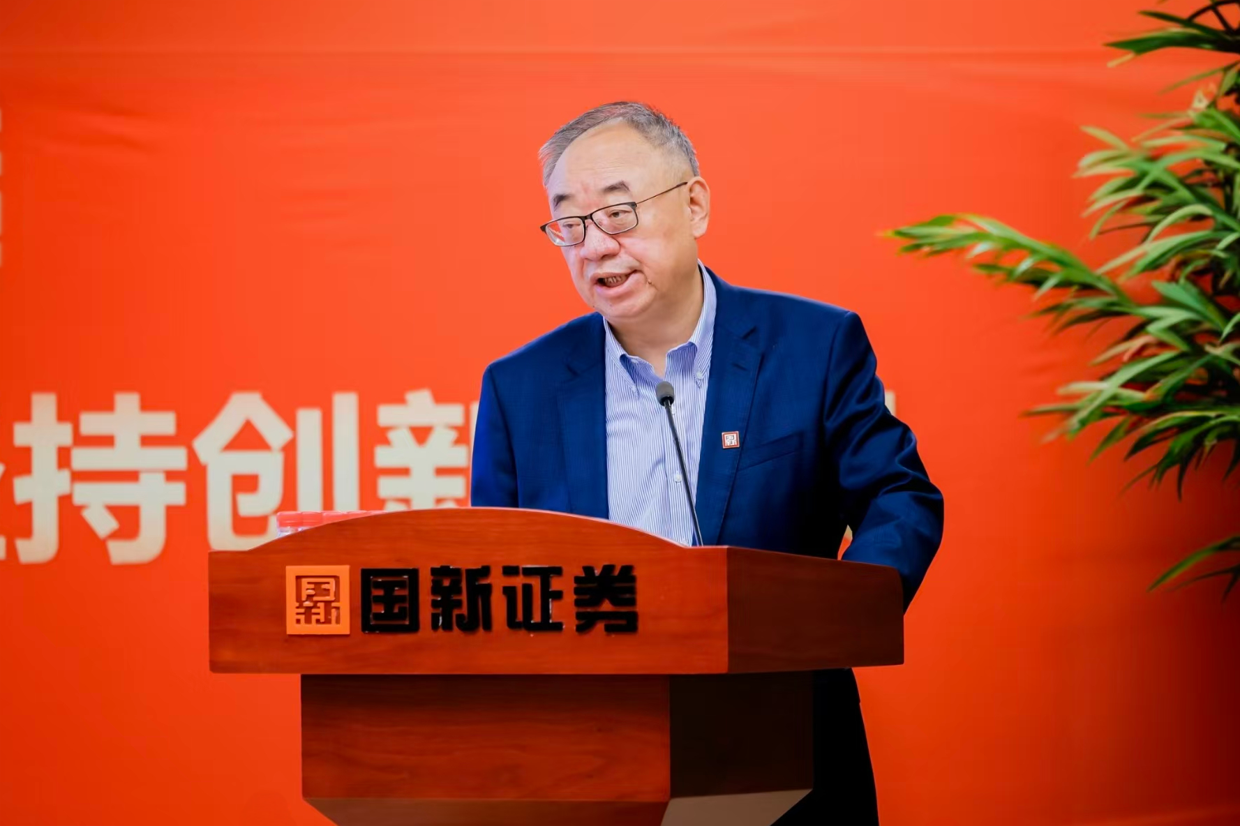 204b40d9099e48e79a103d95cc53bf94