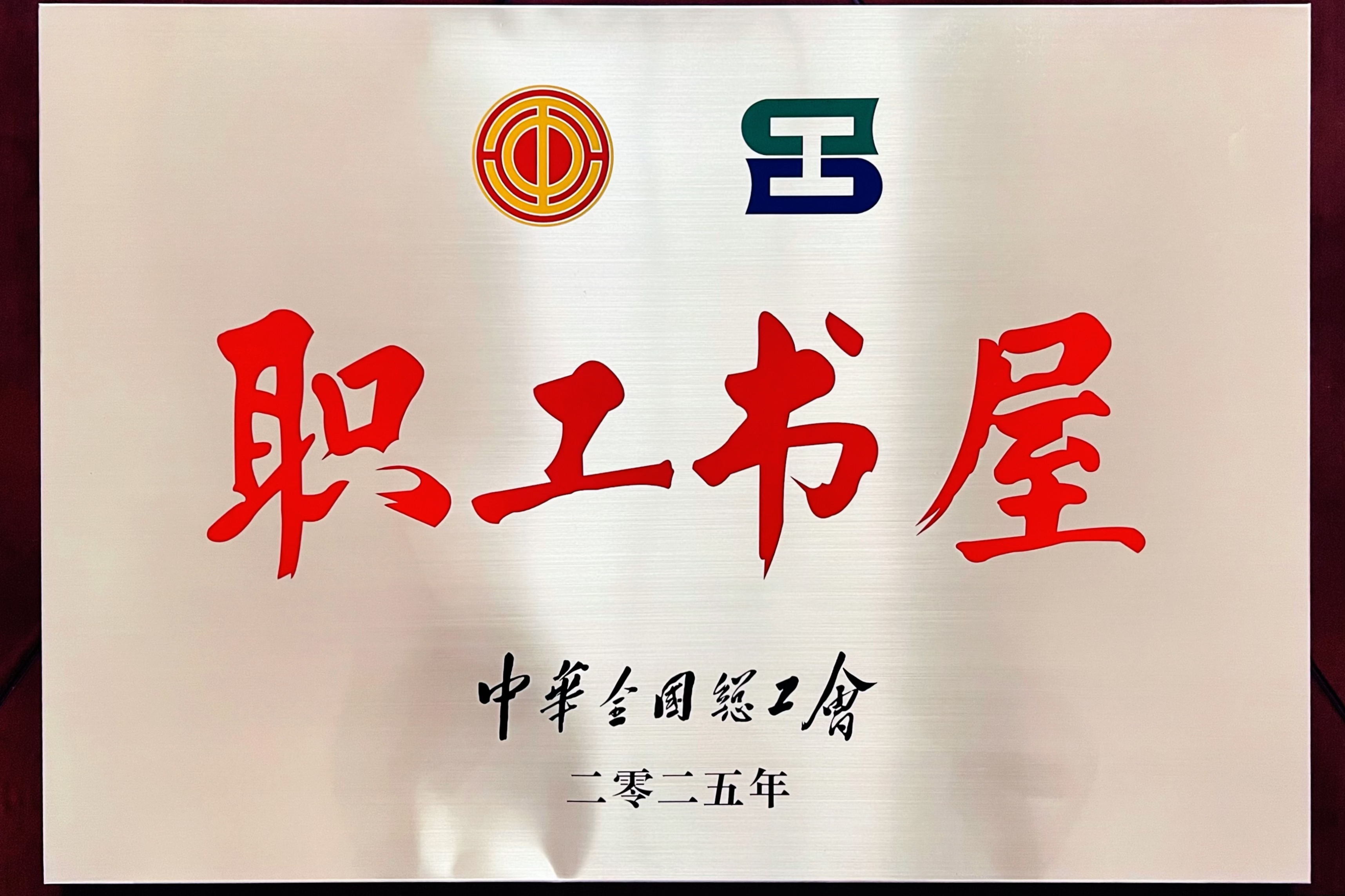 d4e3ecf6d27e40f081a2ee925793a904