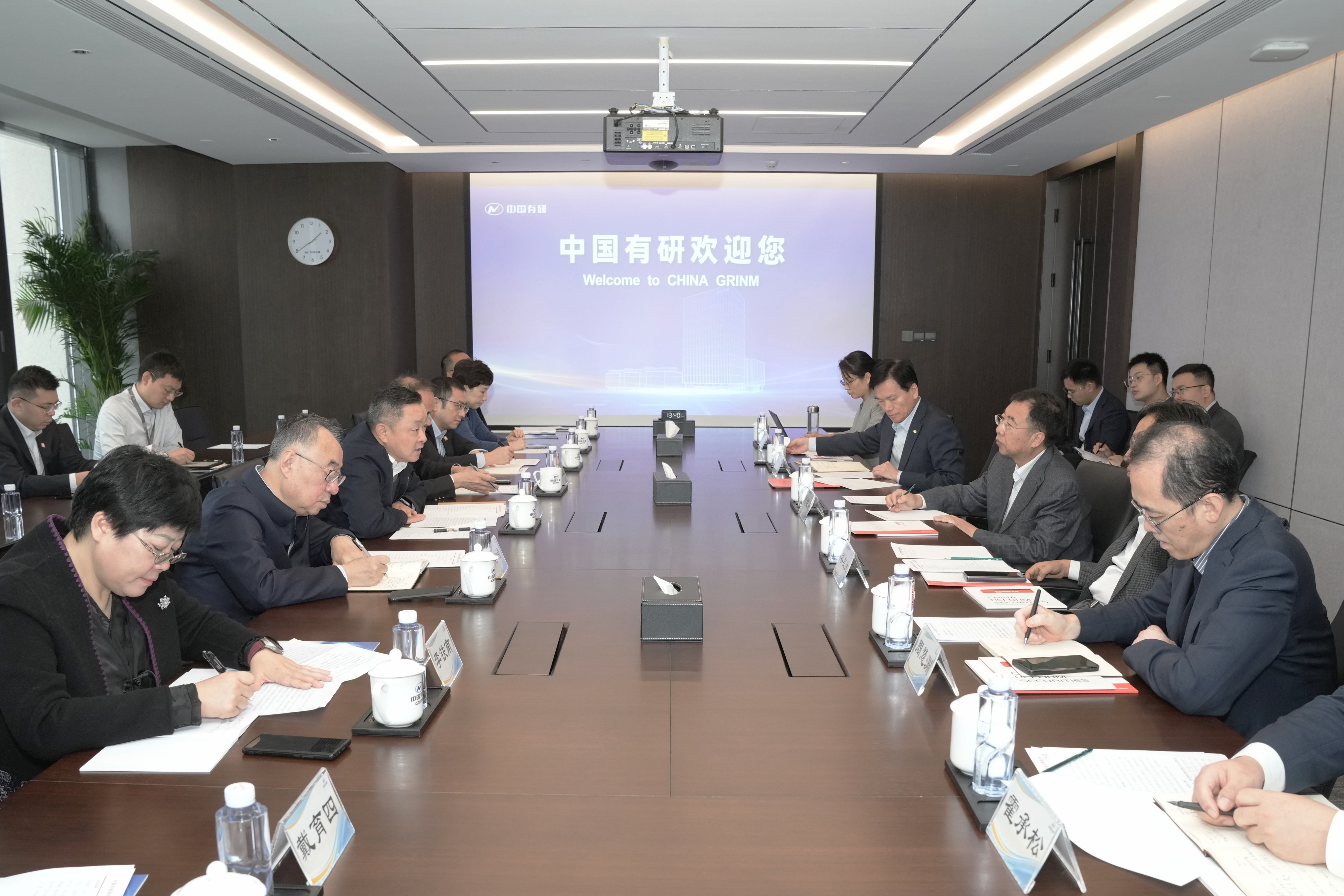 04f62d6ce7bd42b5aaeba10fda43b173