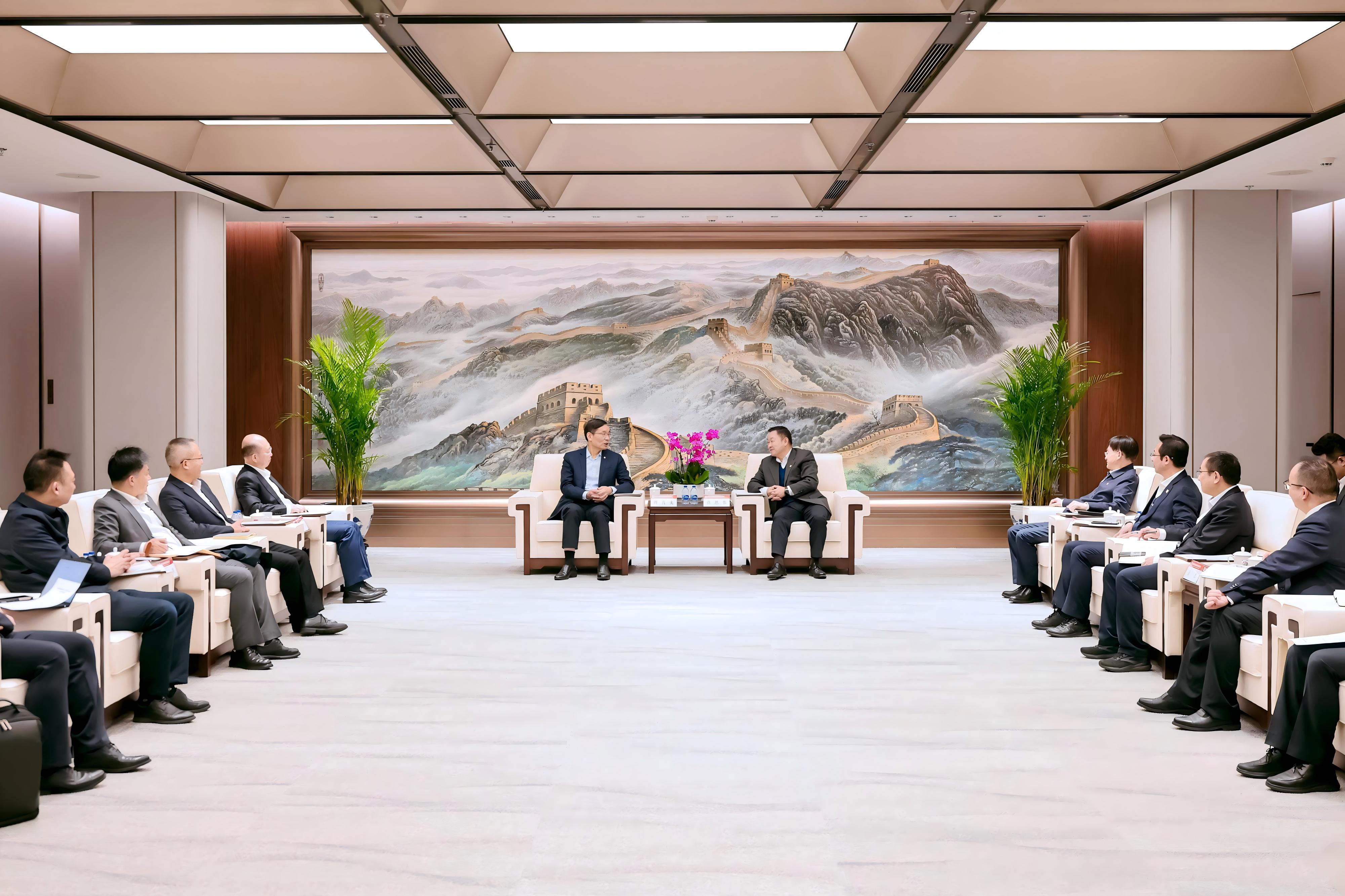 21b2de0d1db14c1682e26533ea35859f